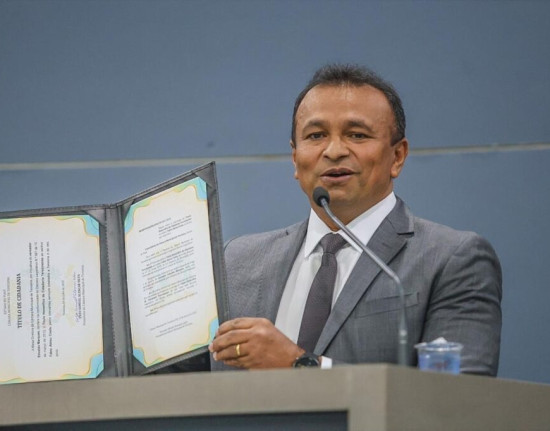 Secretário Fábio Abreu recebe Título de Cidadão Teresinense na Câmara Municipal