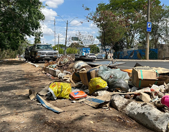 Fim da paralisação: caminhoneiros do lixo retomam serviços