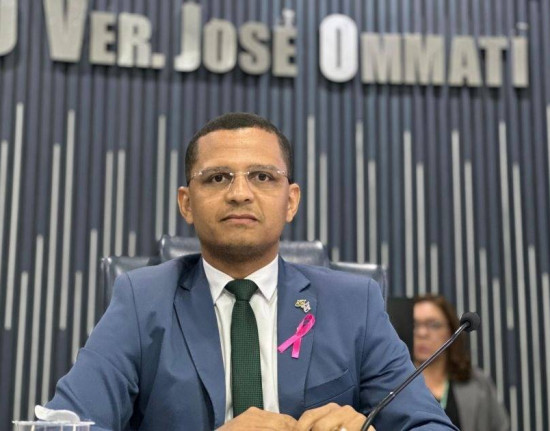Ismael Silva apresenta relatório de ações da Semec aos vereadores