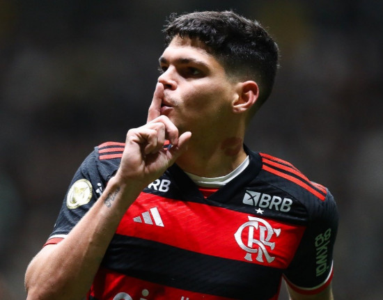 Flamengo brilha em Minas Gerais e goleia Atlético-MG por 4 a 2