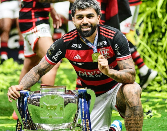 Gabigol acerta com o Cruzeiro; atacante se despede com críticas à diretoria