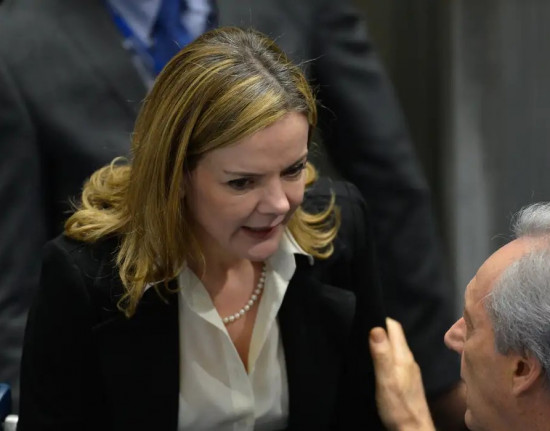 Lula nomeia Gleise Hoffmann para comandar articulação política