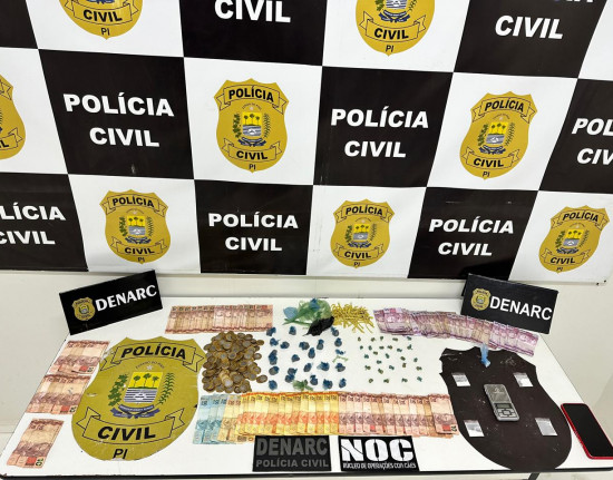 Mulher é presa ao ser flagrada embalando drogas em Teresina