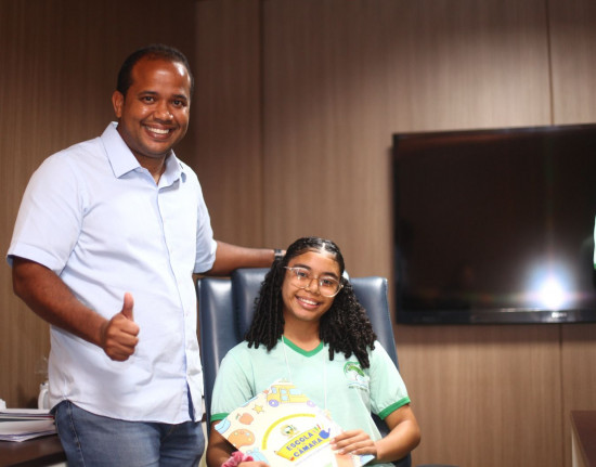 Câmara de Teresina recebe alunos da Escola 15 de Outubro