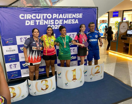 Atletas competem na Segunda etapa do Campeonato de Tênis de Mesa