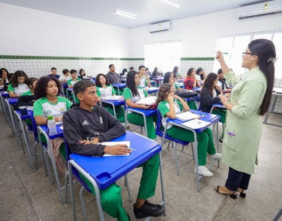 Governo do Piauí concede reajuste salarial aos profissionais da educação