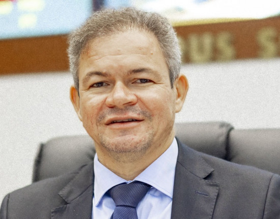 Sem licitação, Rafael Brito contrata consultoria e assessoria por R$ 4,4 mi