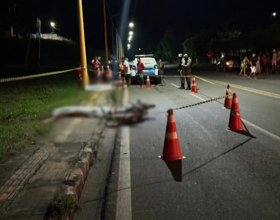 Casal morre ao perder controle de motocicleta e colidir contra meio-fio