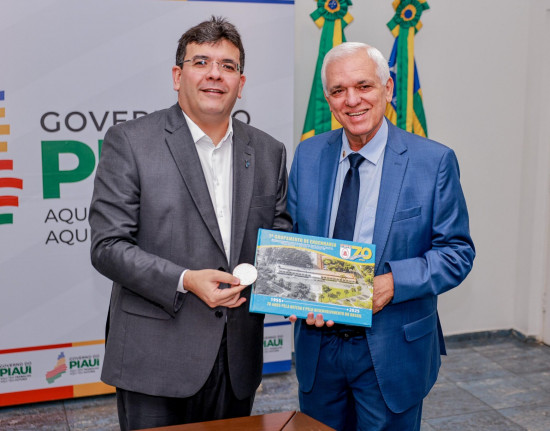 Rafael Fonteles transmite cargo para Themístocles e segue para Oriente Médio