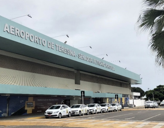 Avião colide com pássaro e retorna ao aeroporto de Teresina após decolagem