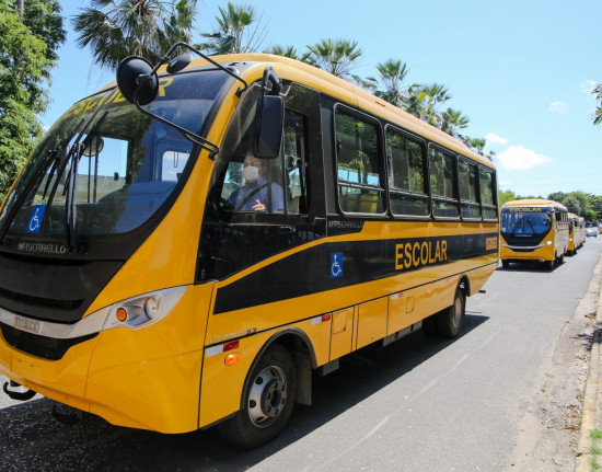 Motoristas do transporte escolar paralisam atividades em Teresina
