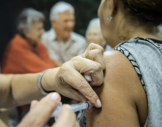Idosos são os mais atingidos por infecções do vírus da gripe no Brasil