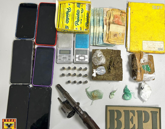 PMPI apreende armas, drogas e dinheiro em Inhuma, no Piauí