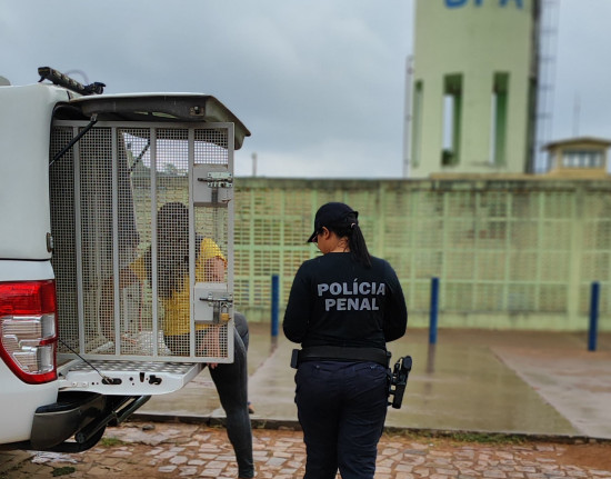Mulher é flagrada com entorpecente escondido no corpo em presídio de Altos