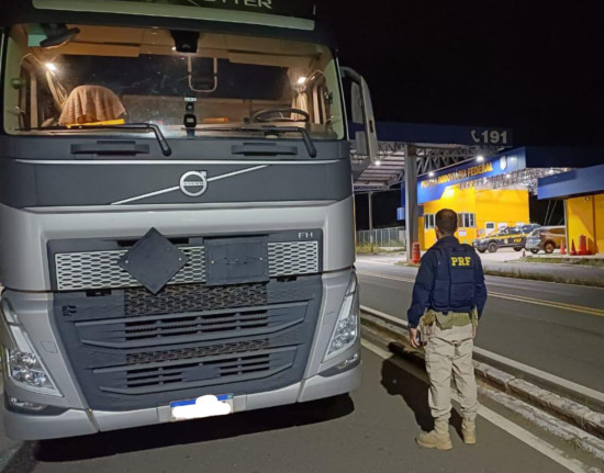 Caminhoneiro é preso por dirigir veículo sob efeito de maconha no Piauí