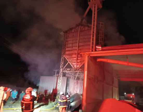 Fábrica pega fogo no Distrito Industrial de Teresina