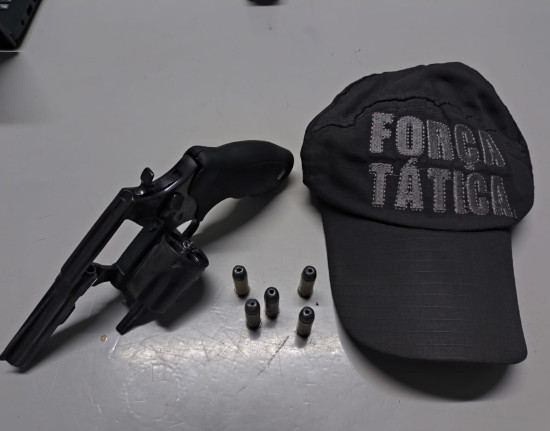 PM apreende arma de fogo e prende suspeito durante patrulhamento em Teresina