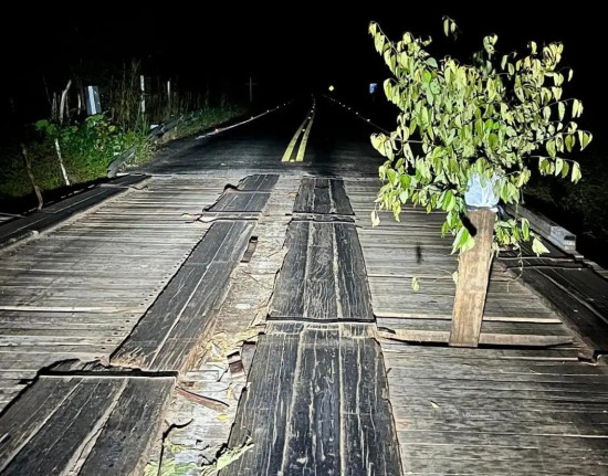Ponte de madeira na BR-222, em Piripiri é interditada parcialmente