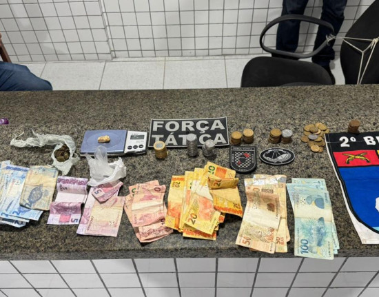 PM prende casal suspeito por tráfico de drogas em bar de Parnaíba