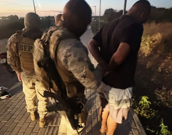 PMPI prende casal suspeito de tráfico de drogas em Teresina