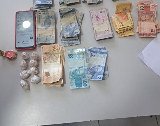 Mulher é presa por usar carrinho de bombons para disfarçar vendas de drogas