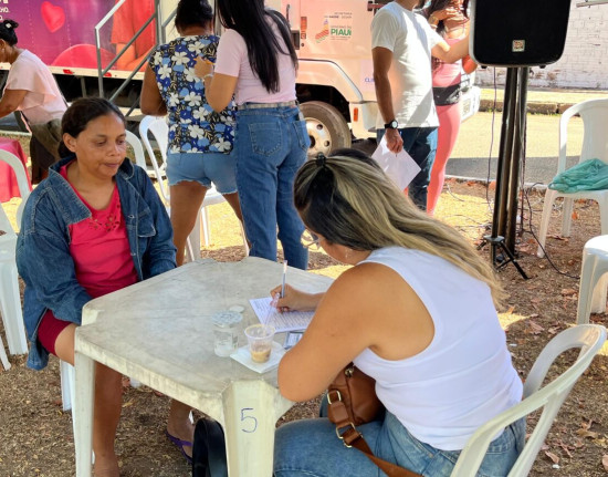 Sesapi leva caminhão da mamografia para atender população de Teresina