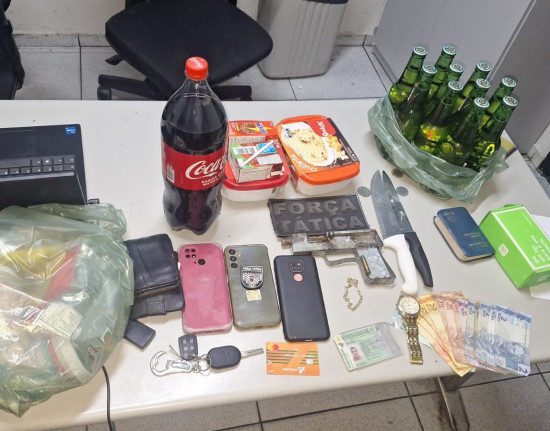 Quatro homens são presos após roubo de carro de motorista por aplicativo