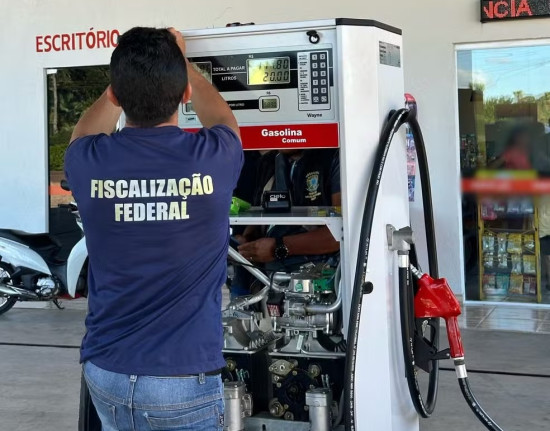 Imepi autua postos por irregularidades na venda de combustível em Teresina