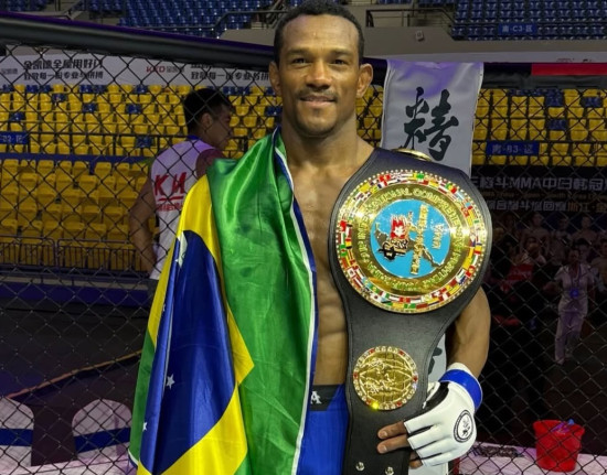 Piauiense Fabrício Bacai conquista cinturão em evento de MMA na China