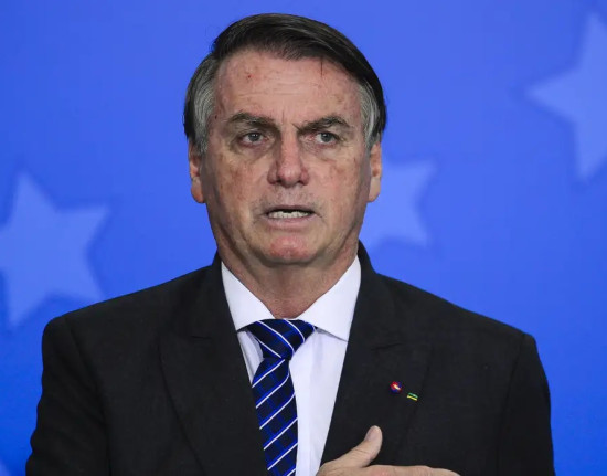 Moraes decreta prisão domiciliar de Bolsonaro
