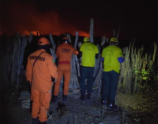 Prefeito de Pavussu pede helicóptero para conter incêndio