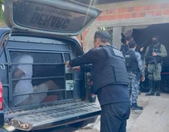 Três pessoas são presas durante operação contra traficantes