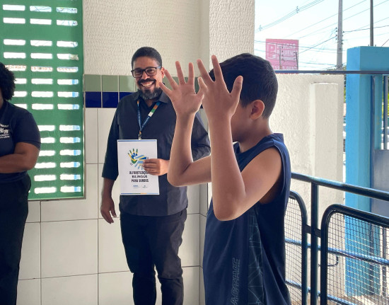 Teresina inaugura projeto bilíngue de alfabetização para crianças surdas