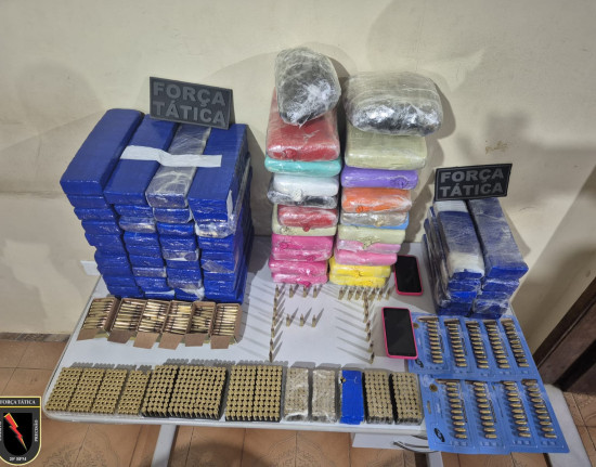 PM apreende arsenal de munições e grande quantidade de drogas