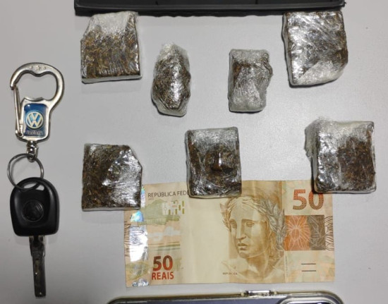 Polícia Militar apreende entorpecentes e veículo durante ação na zona Sul