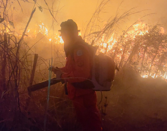Incêndio de grande proporção é controlado após 16 horas de combate
