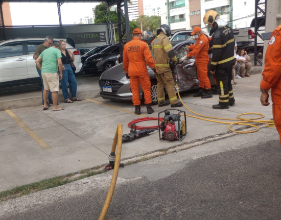 Pedreiro morre em acidente envolvendo carro e moto na Zona Leste de Teresina