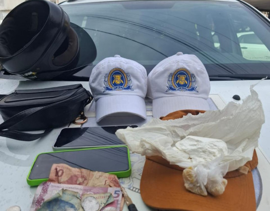 Casal é preso com drogas após tentar fugir de blitz do BPTran em Teresina