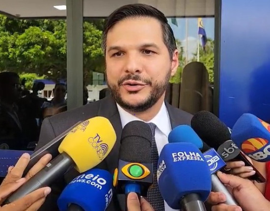 Rafael Fonteles assume pré-candidatura e indica Washington Bandeira