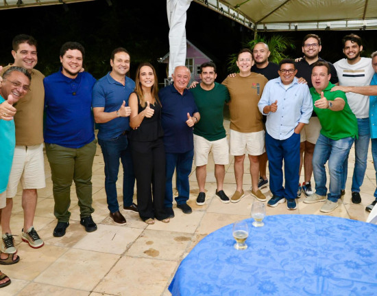 Júlio César posa com vereadores e sinaliza avanço na corrida pelos votos de Teresina