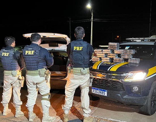 Motorista é preso com 26 kg de cocaína escondidos em carro na BR-316