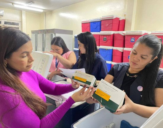 Teresina começa a vacinar profissionais de saúde contra a dengue