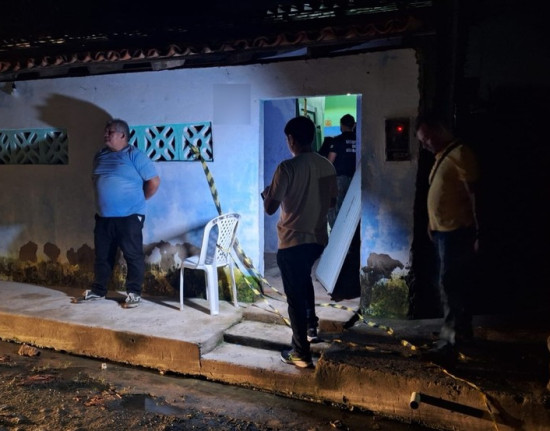 Mulher é assassinada a tiros dentro de casa no litoral do Piauí