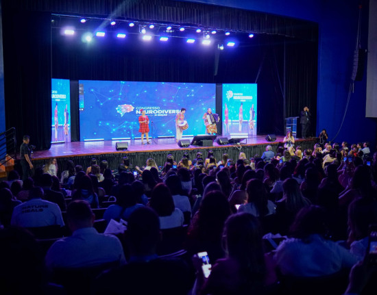 Grande público se reúne no início do Congresso Neurodiverso em Teresina