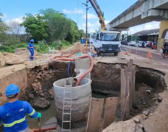 Operação emergencial é realizada pela Águas de Teresina na Avenida Maranhão