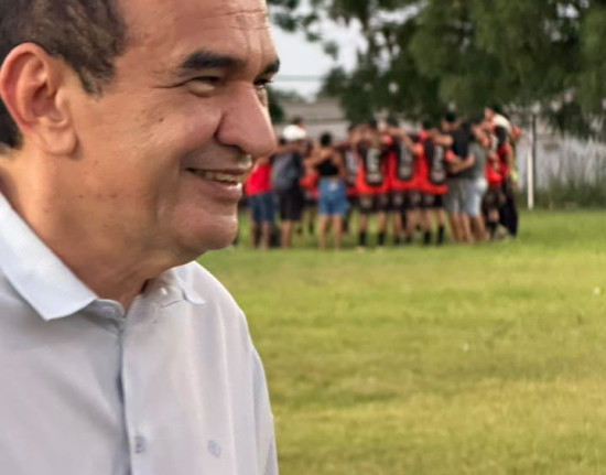 Candidato ao Governo Elizeu Aguiar participa de final de campeonato no primeiro dia de campanha