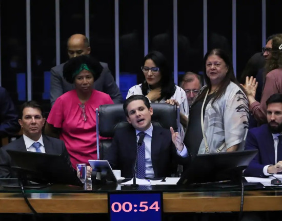 Câmara dos Deputados aprova licença menstrual de até 2 dias
