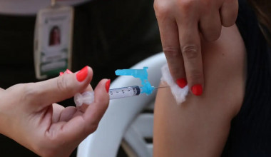 Piauí recebe primeiras doses da vacina contra a dengue para crianças e adolescentes de 31 municípios