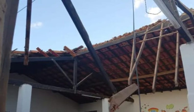 Telhado de creche desaba em Dom Expedito Lopes durante feriado