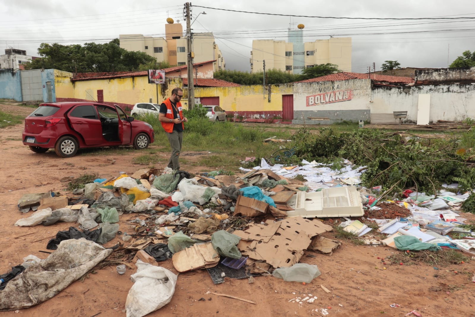 Trabalhadores da limpeza pública entram em greve nas zonas Sul e Sudeste